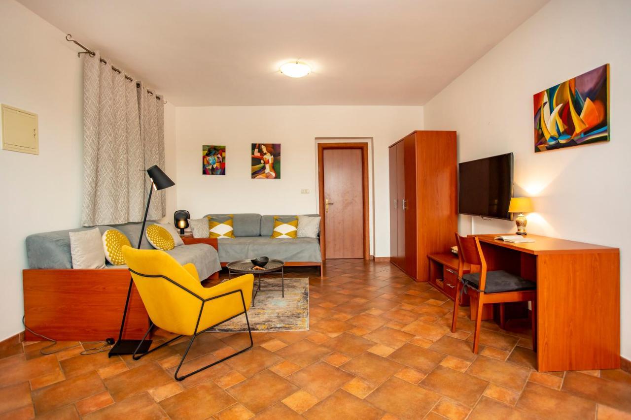 Apartments Maller Rovinj Bagian luar foto